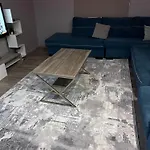 شقة نصف القمر