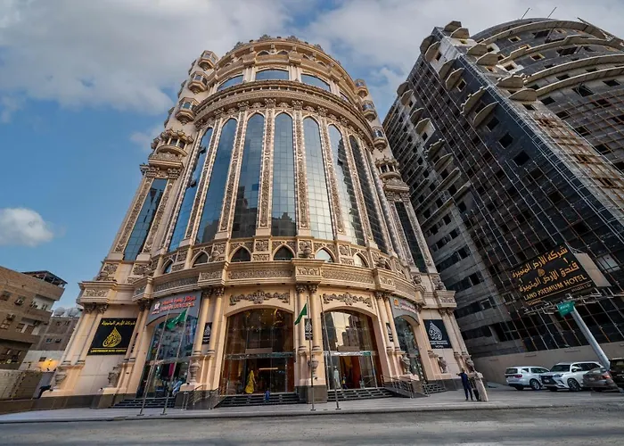1 Land Premium Hotel