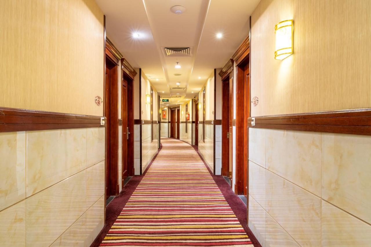 Hotel 1 Land Premium