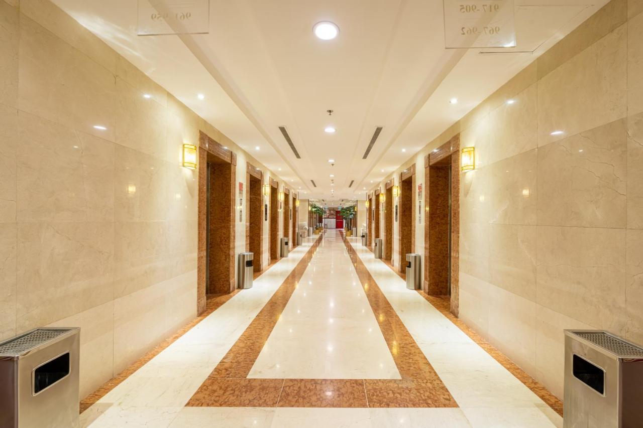 1 Land Premium Hotel 4*