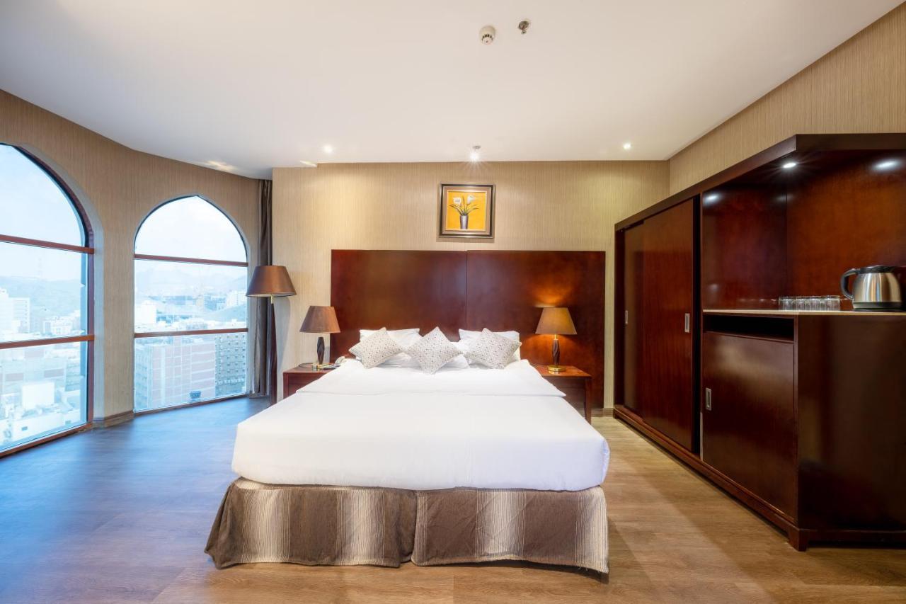 1 Land Premium Hotel 4*