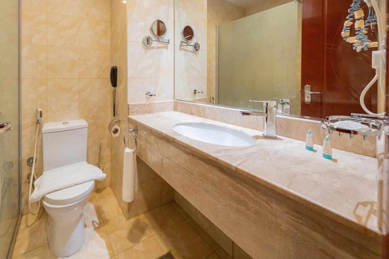 1 Land Premium Hotel 4*