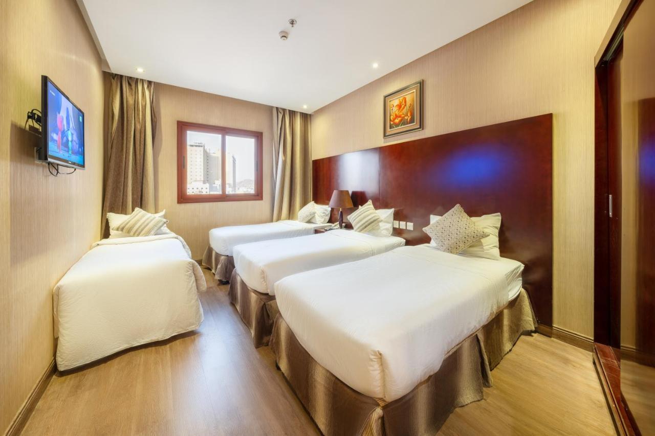 1 Land Premium Hotel