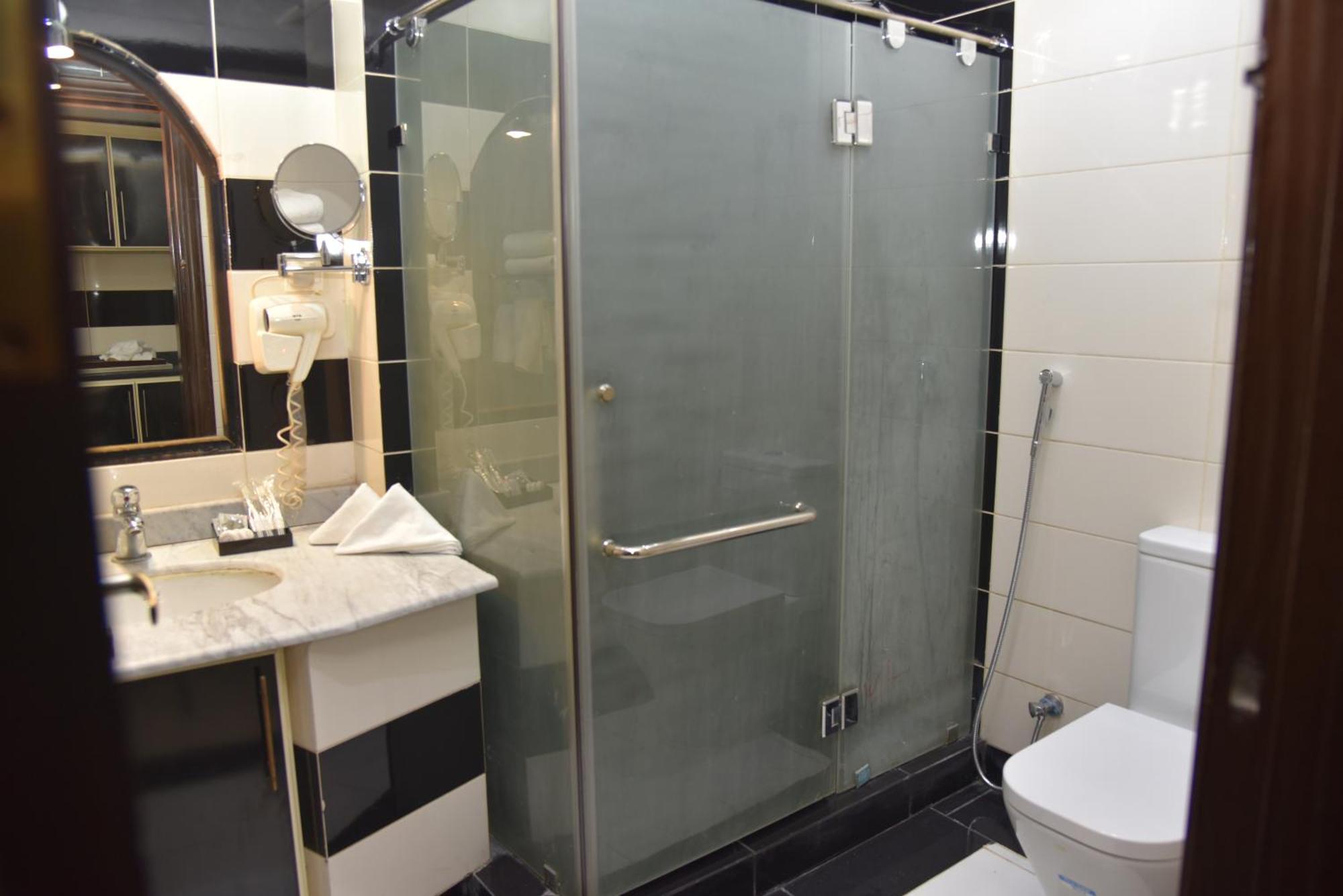 Al Kiram Al Azizia Hotel 2*