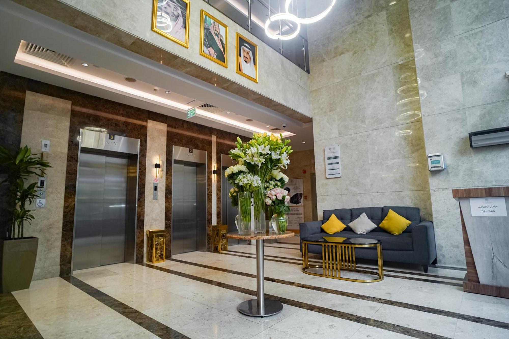 Hotel Worth Elite