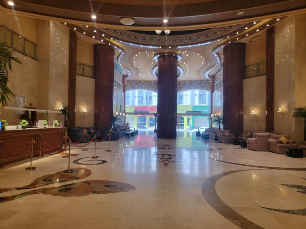 1 Land Premium Hotel
