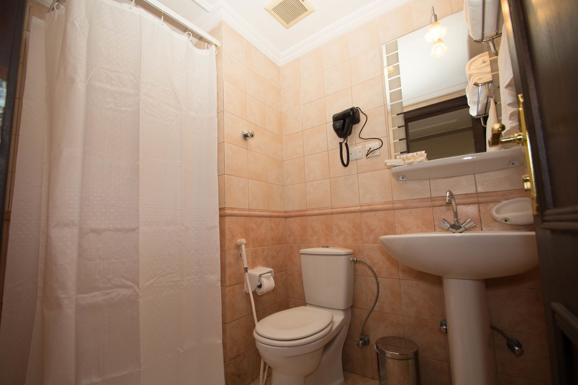 Hotel Al Nosour Al Mohajreen