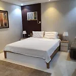 Alkhuzama Apartment