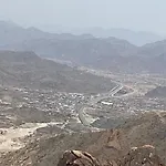 شقة حديثة مفروشة في مكة للإيجار السنوي