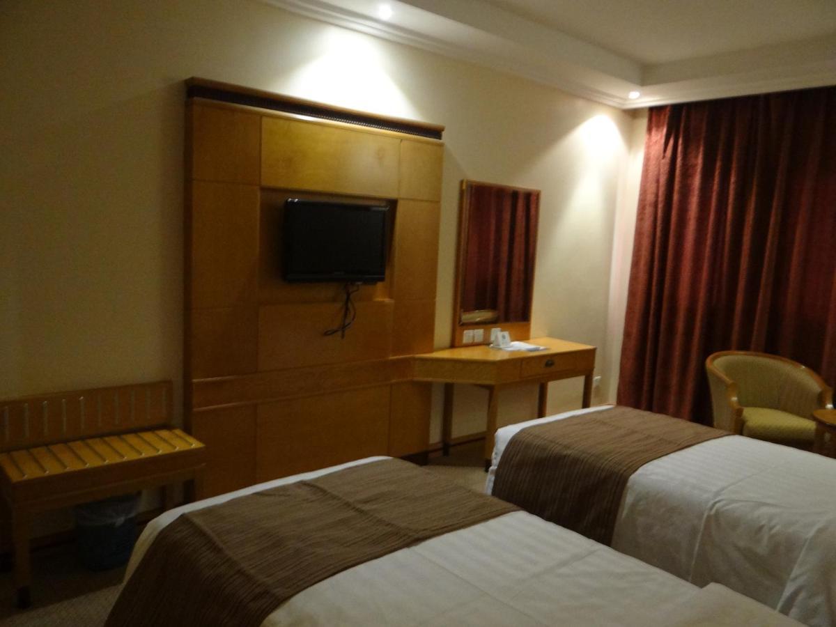 Hotel Al Fajr Al Badiea 2 4*