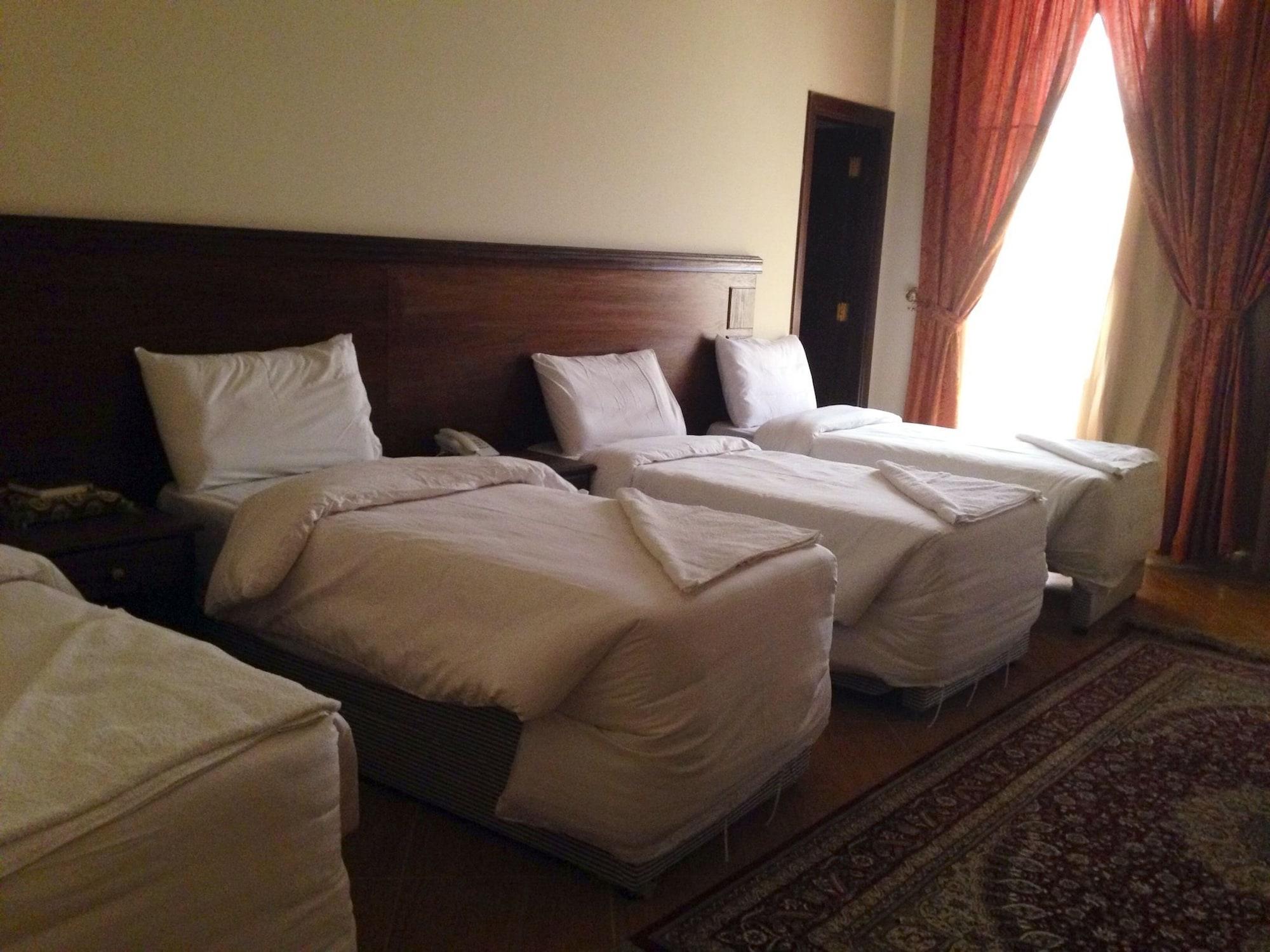 Hotel Qasr Al Azizia 3*