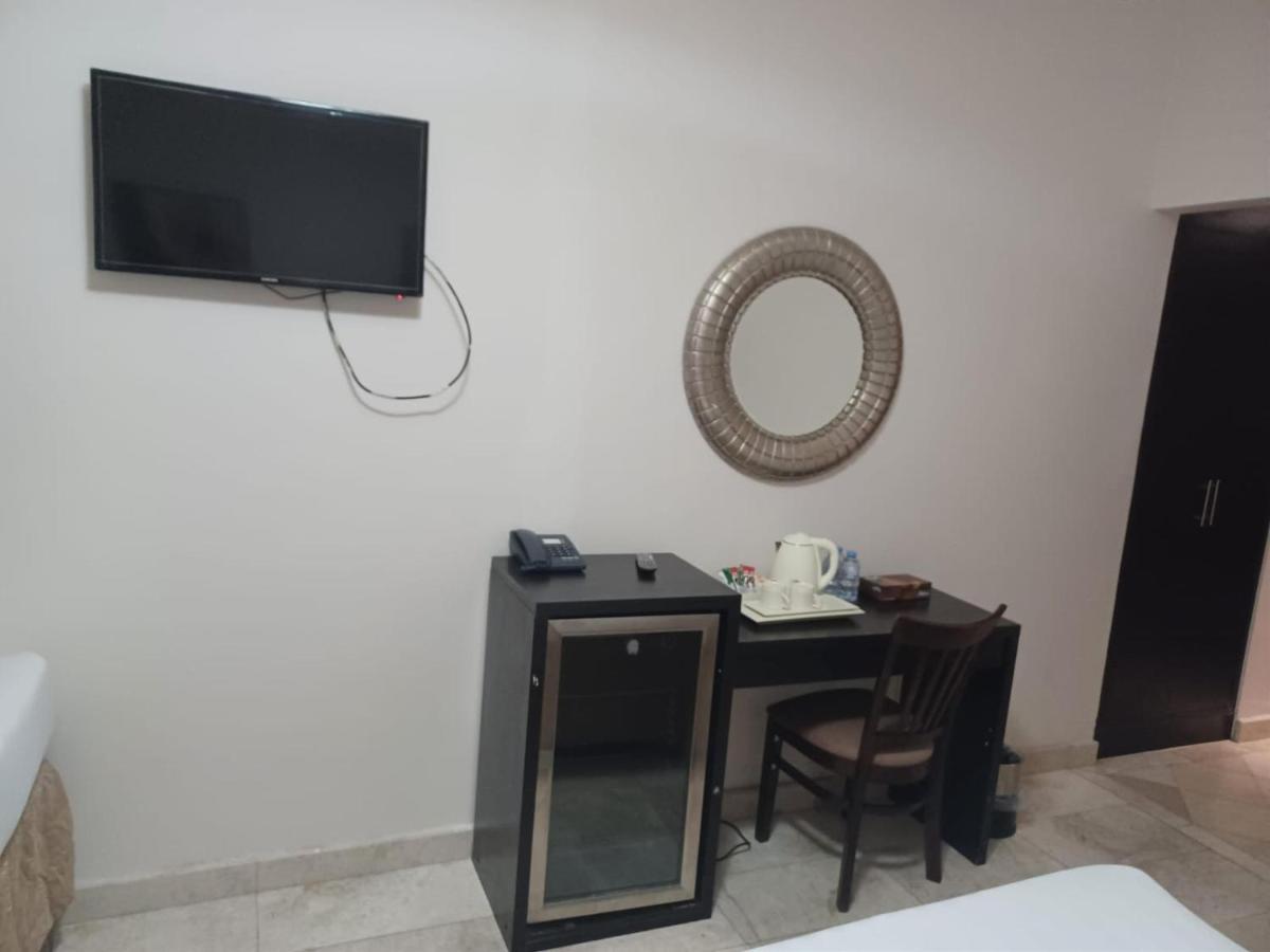 Hotel حسين بياري 3*
