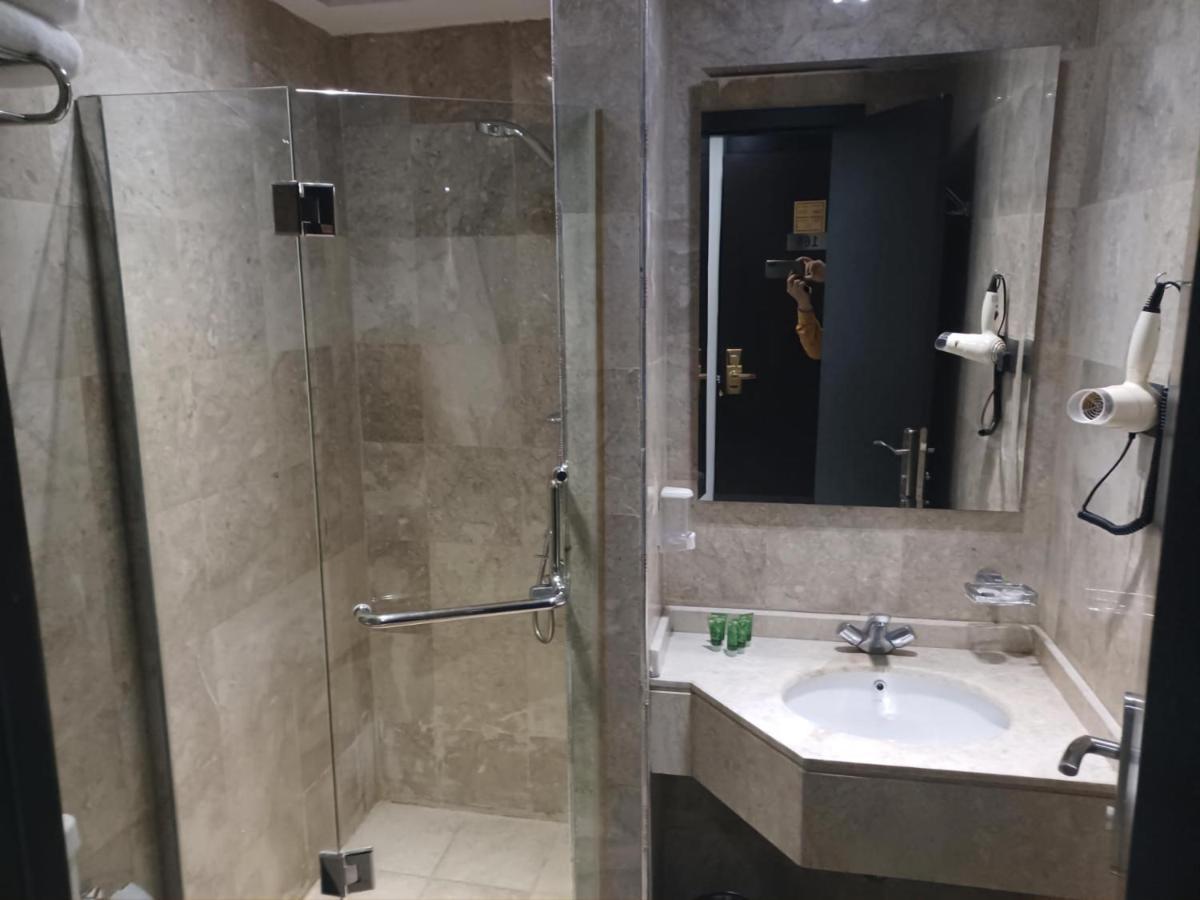 حسين بياري 3*