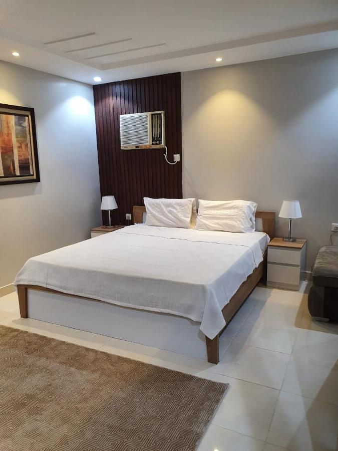 Alkhuzama Apartment