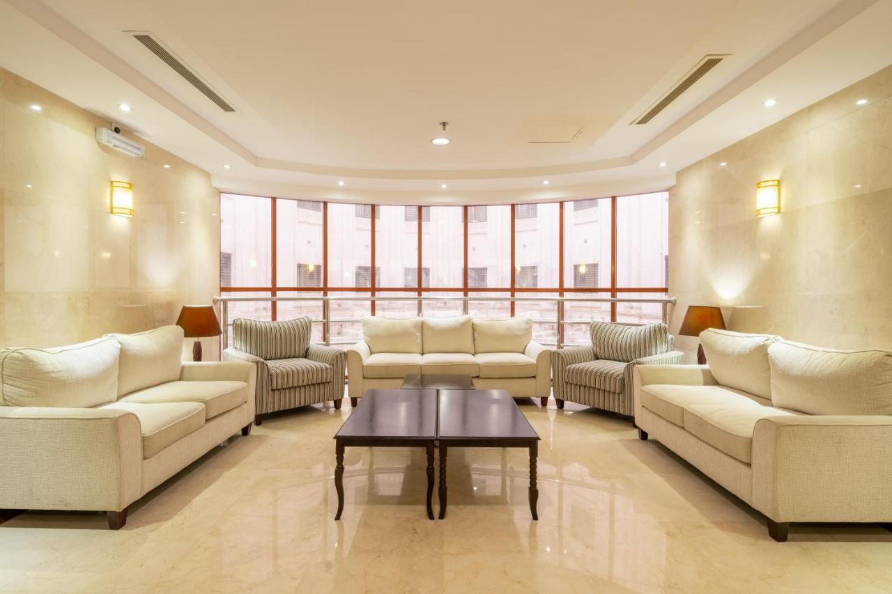 Hotel 1 Land Premium