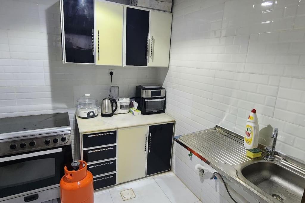Private Single In A Shared In Makkah Apartment