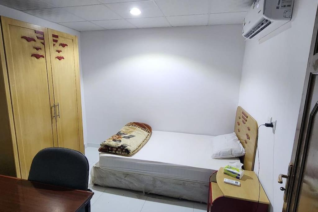 Private Single In A Shared In Makkah Apartment *