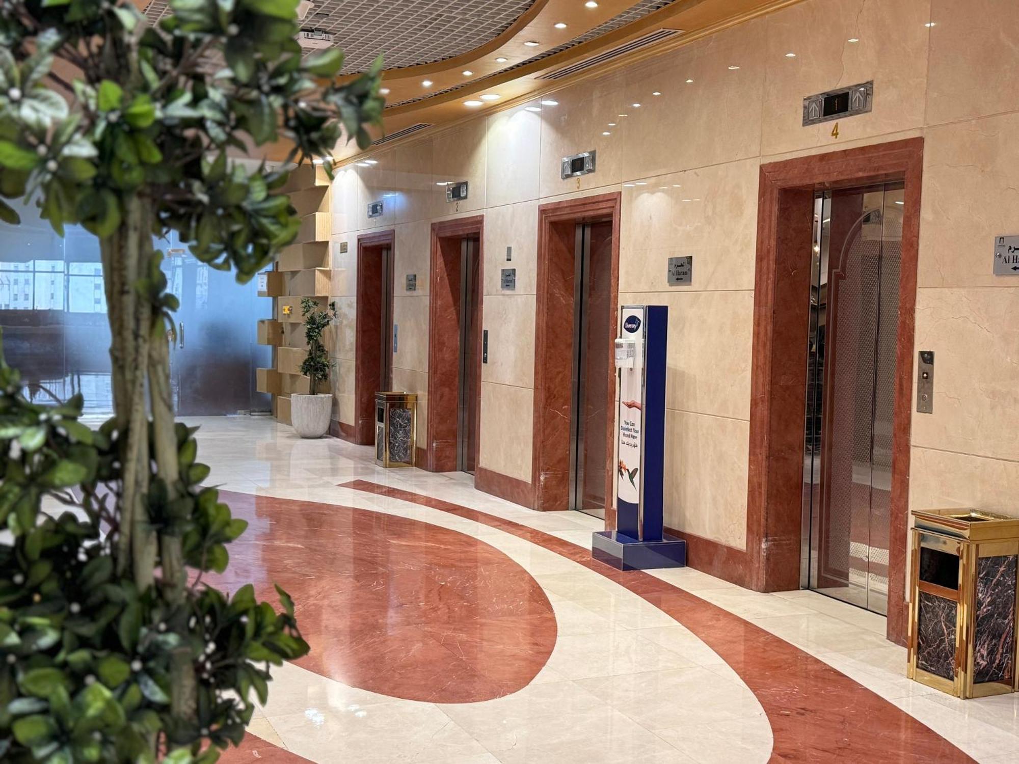 Hotel Al Safwah First Tower 1 5*