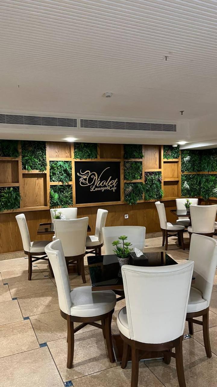 Violet Al Azizia Mecca