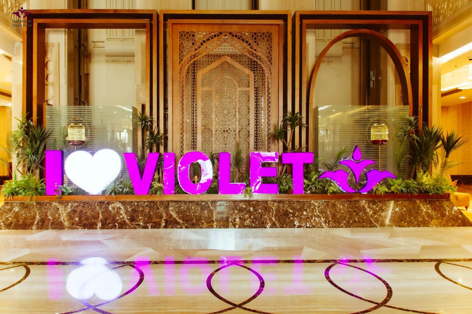 Violet Al Azizia Mecca