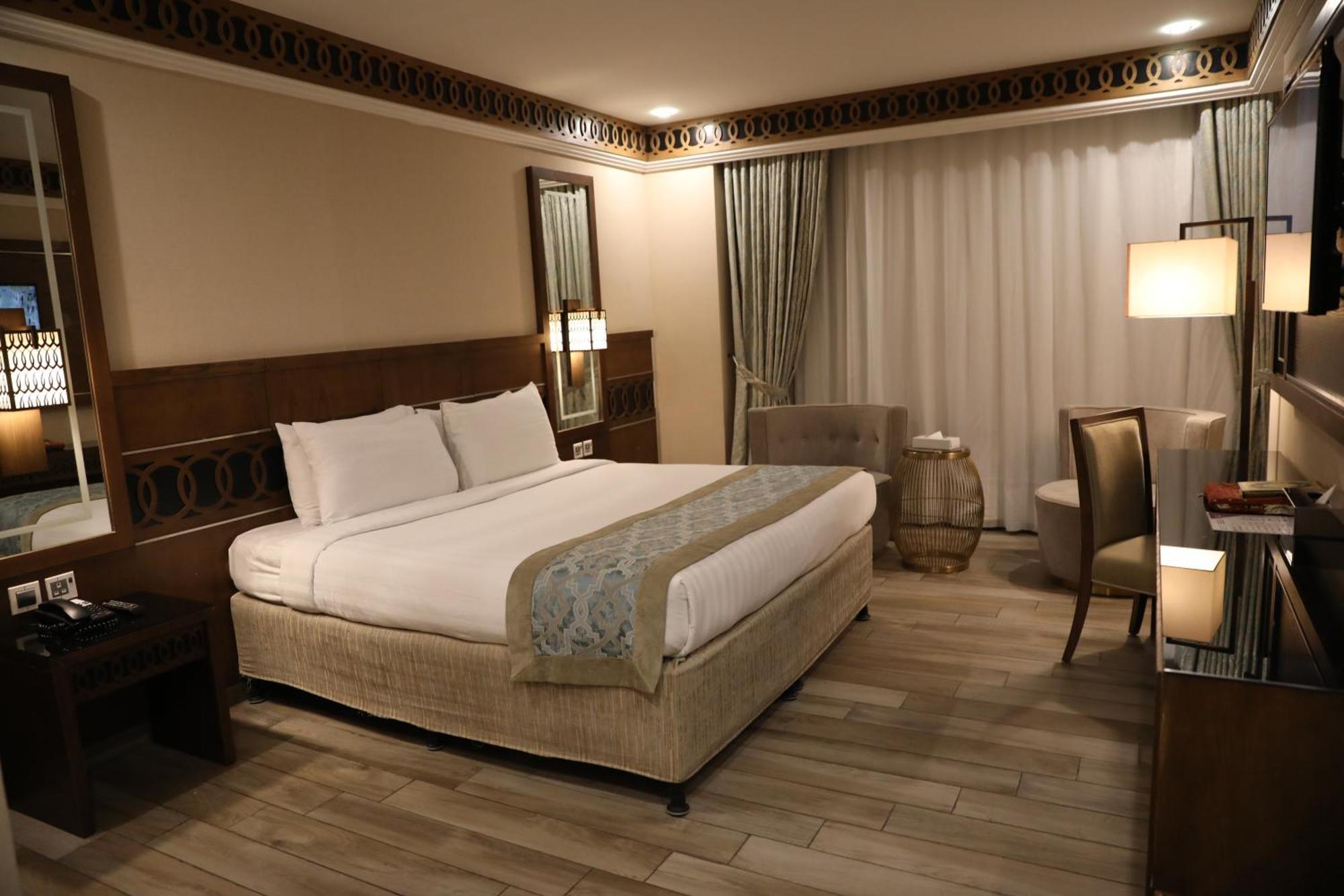 Violet Al Azizia Mecca