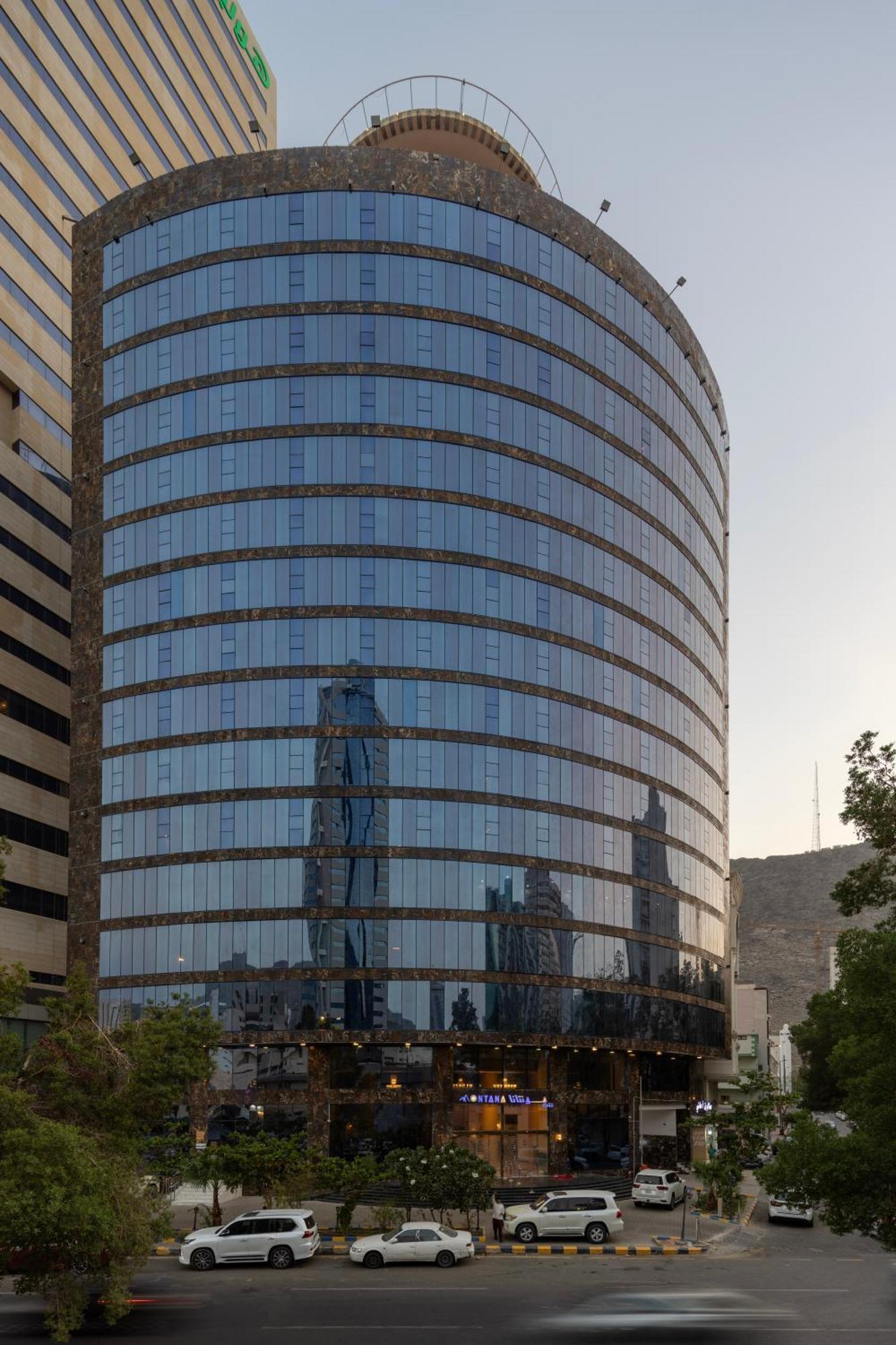 Montana Al Azizia Hotel 4*
