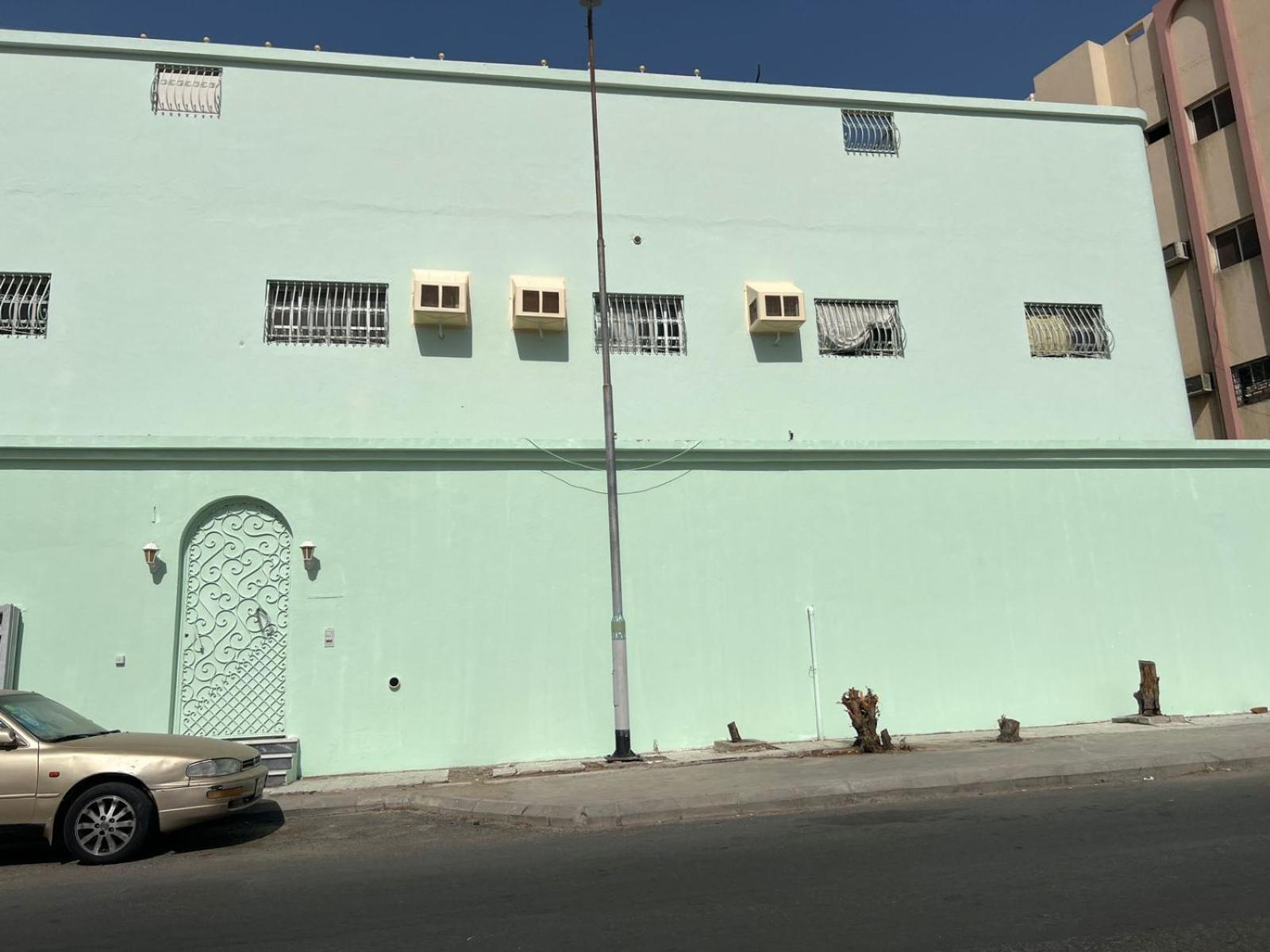 صغيرة بغرفتين بالخالدية *