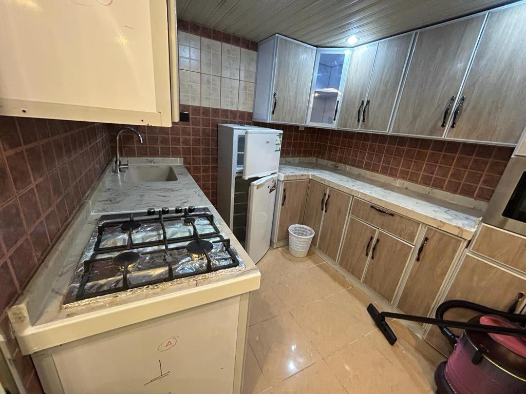 عمارة الشريف يحي للشقق المفروشه Apartment *