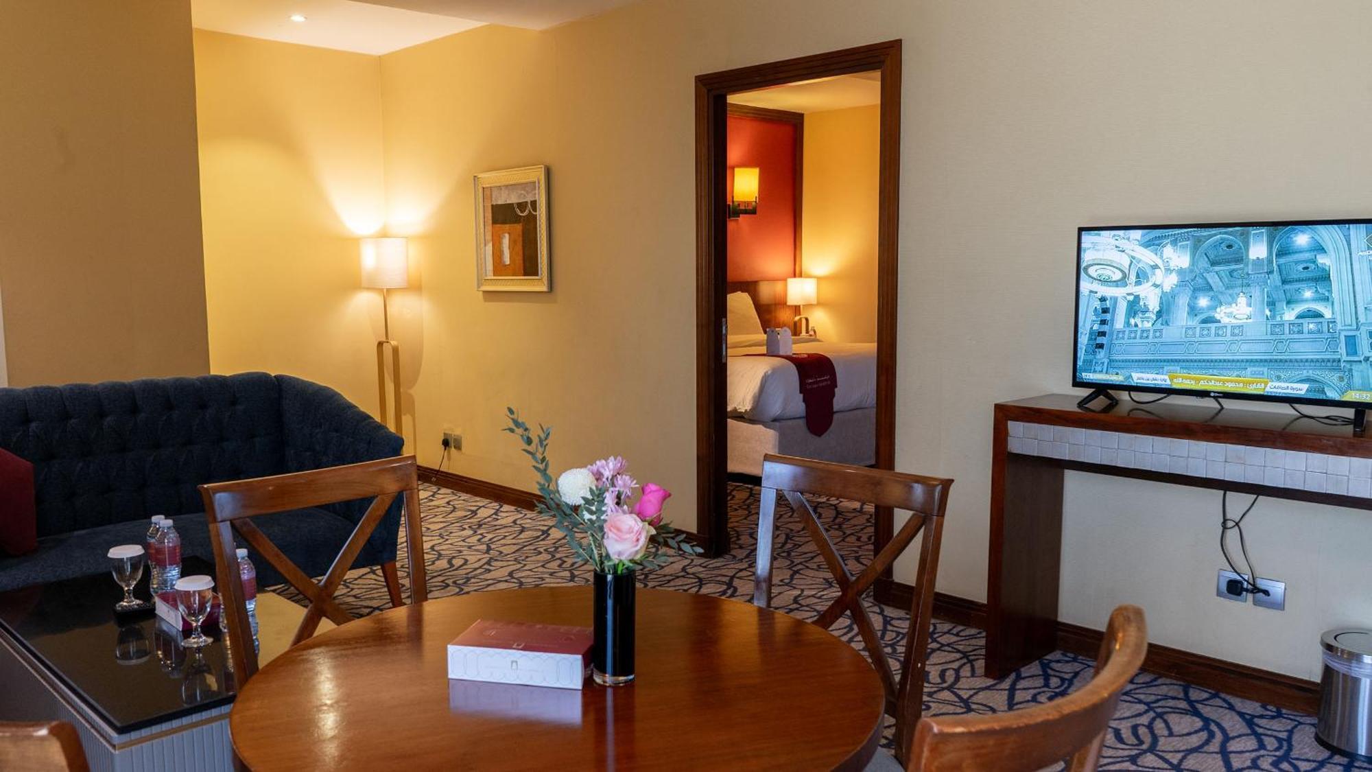 Hotel Al Safwah First Tower 1 5*