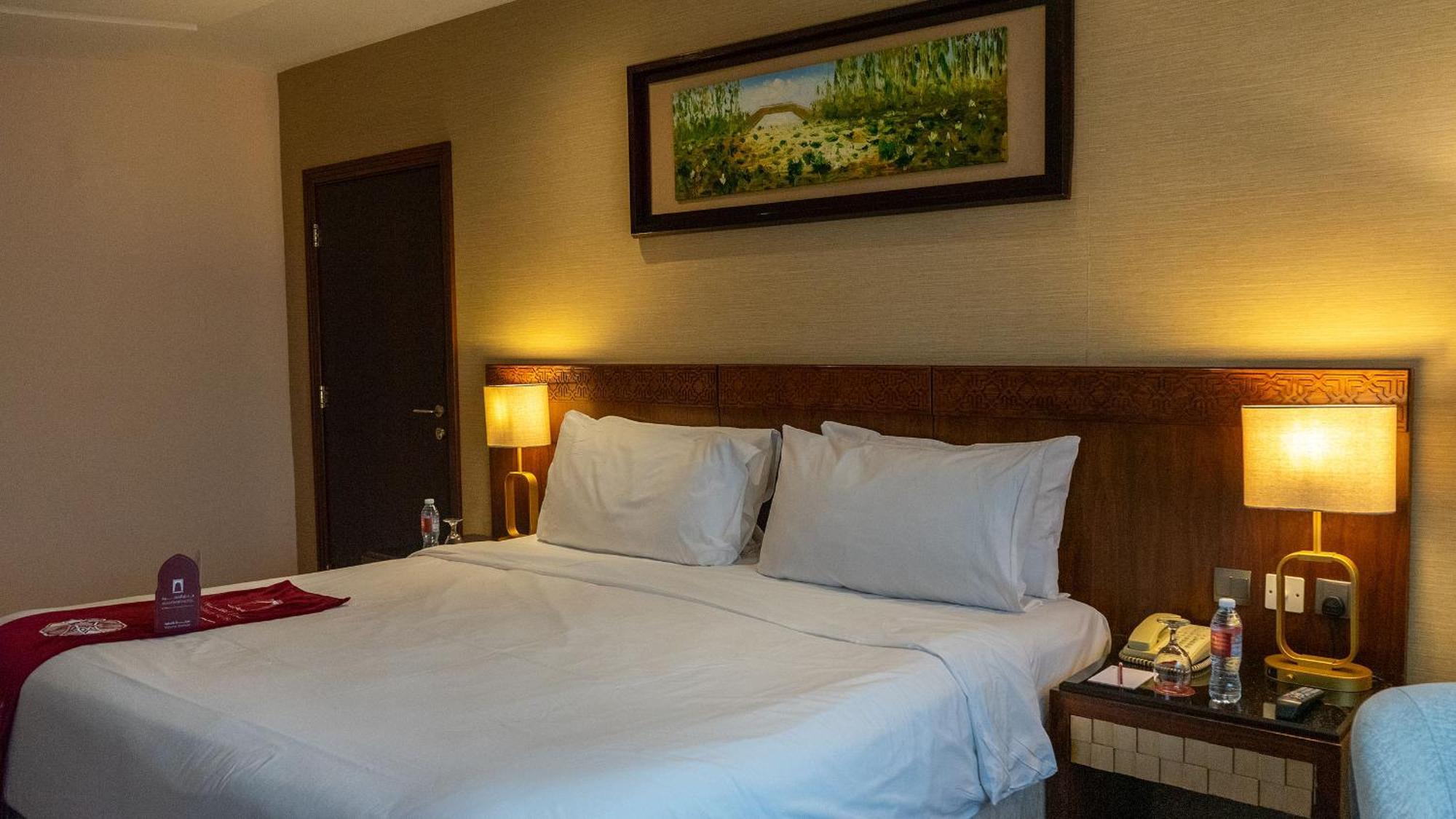 Hotel Al Safwah First Tower 1 5*