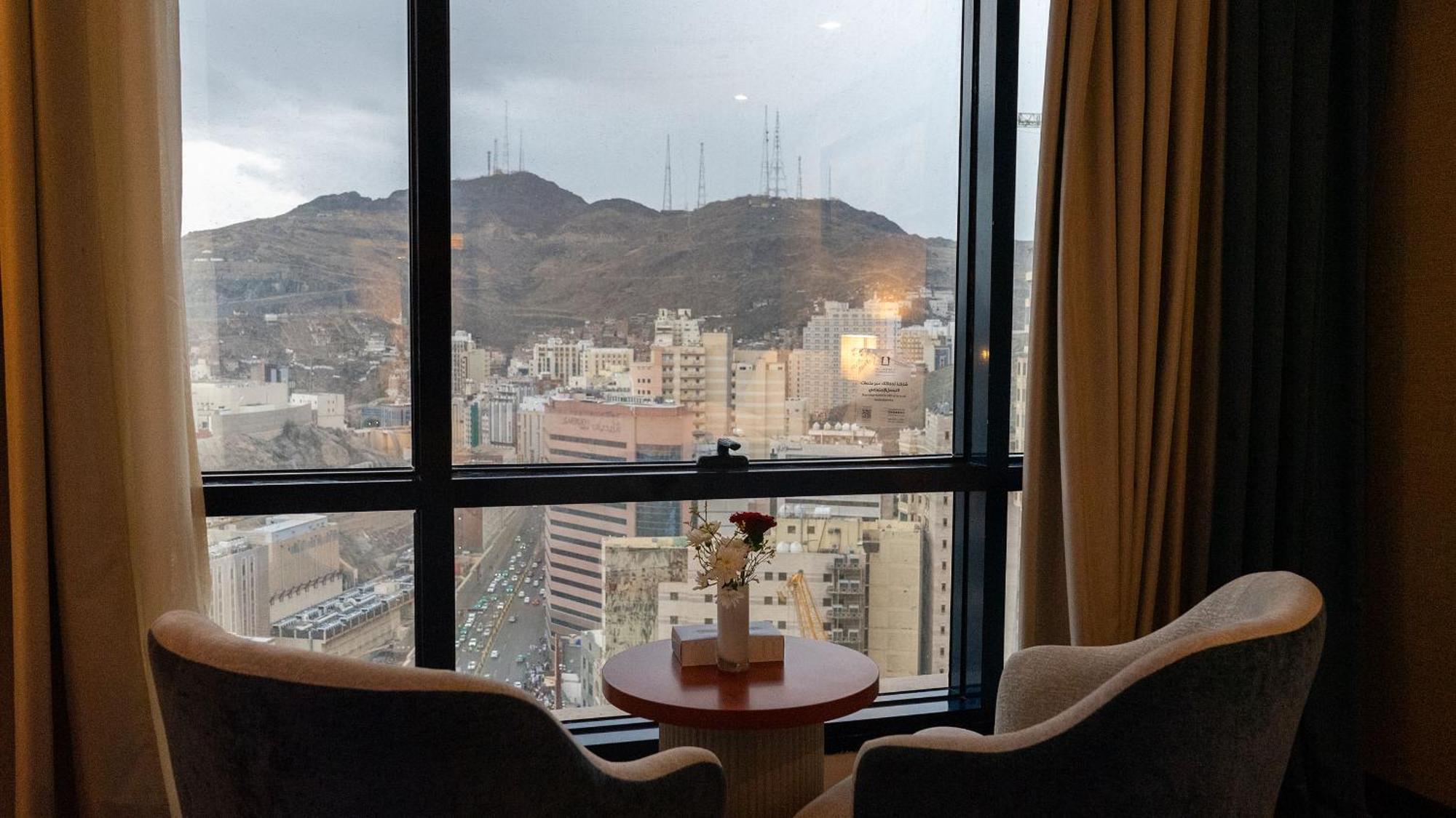 Hotel Al Safwah First Tower 1 5*