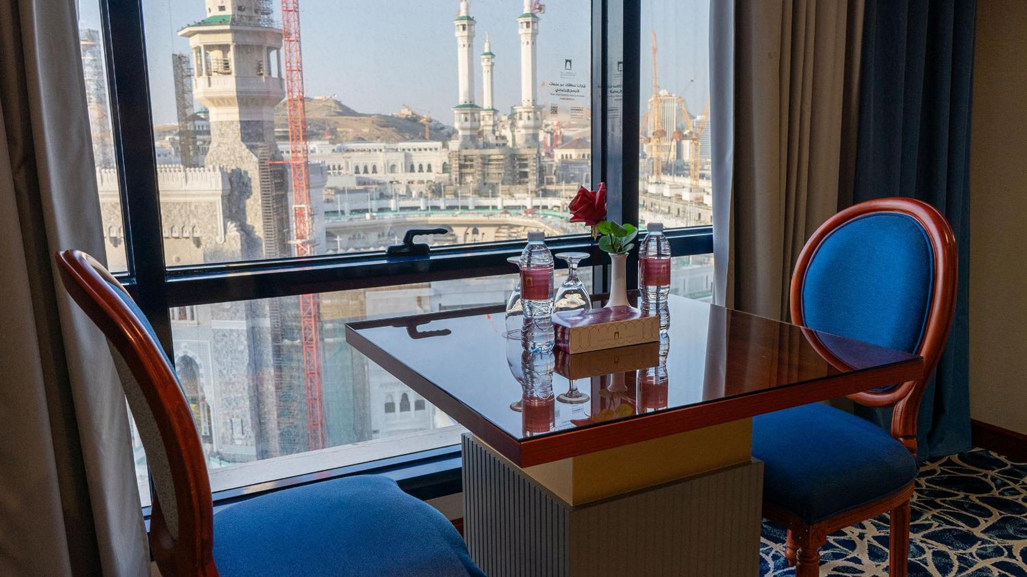 Hotel Al Safwah First Tower 1 5*