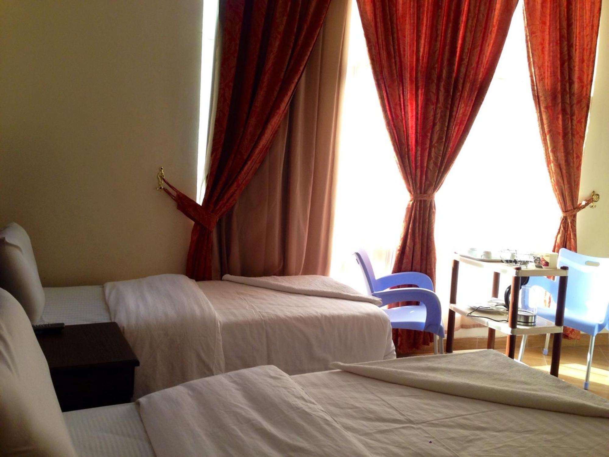 Hotel Qasr Al Azizia 3*