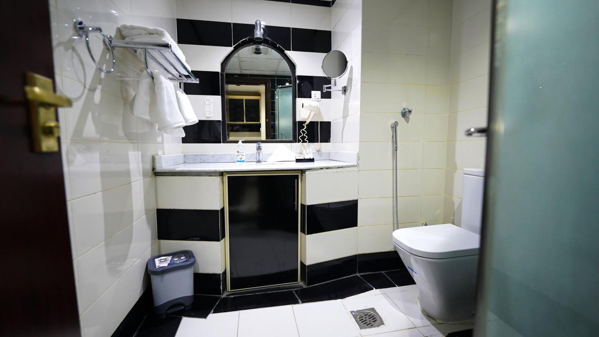Al Kiram Al Azizia Hotel