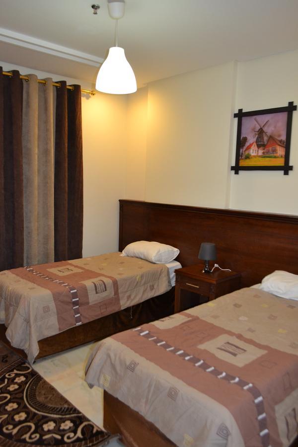 Shoroq Al Nama Tower Aparthotel 3*