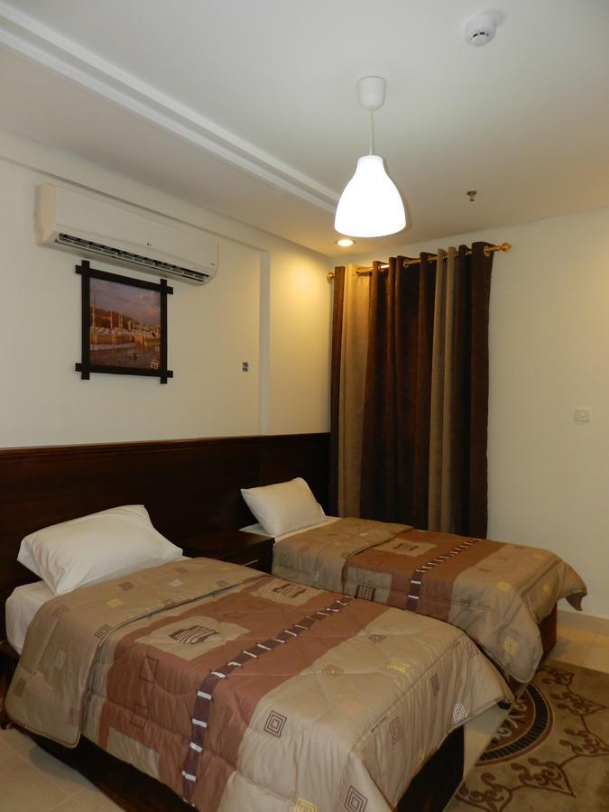 Shoroq Al Nama Tower Aparthotel 3*