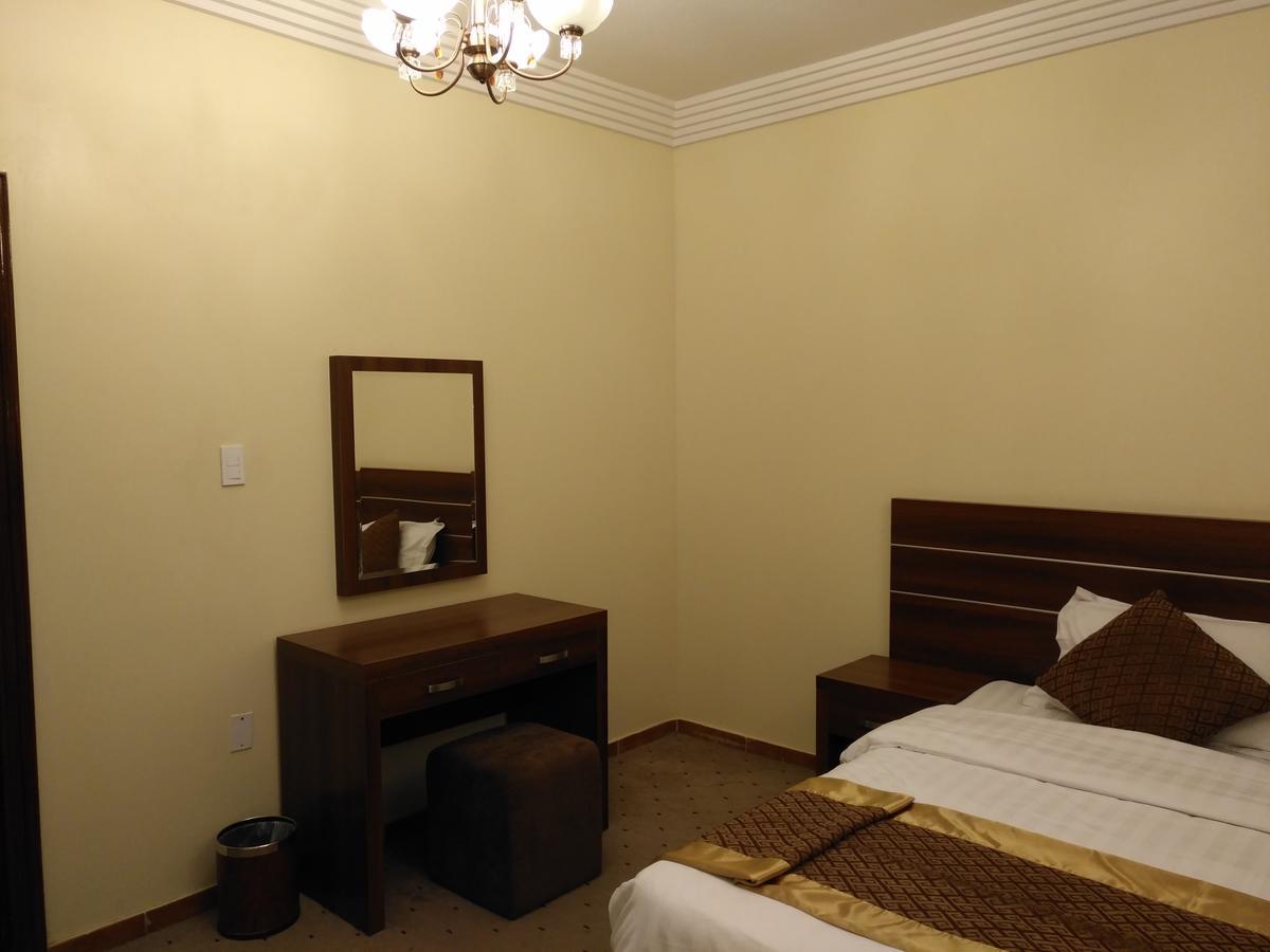 Crown Glory Suites Aparthotel