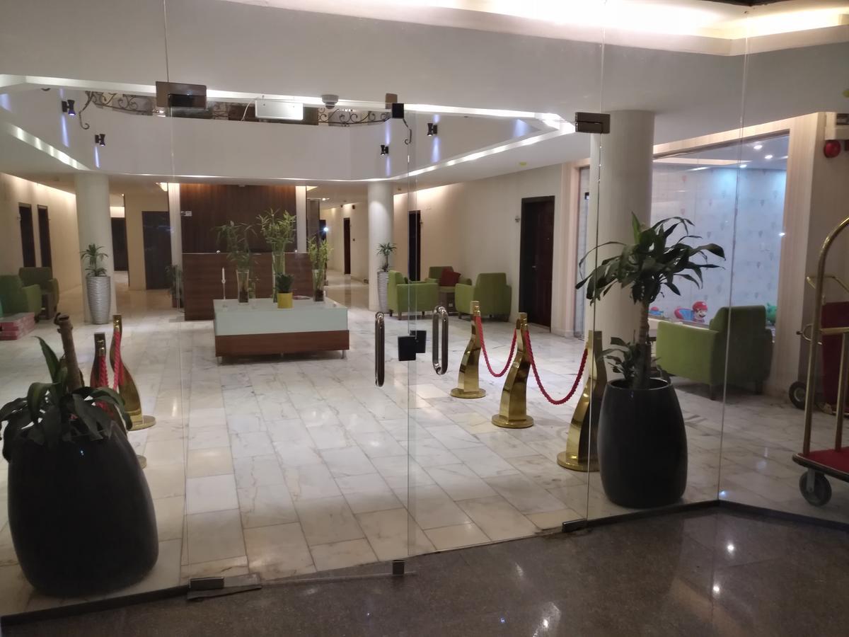 Aparthotel Crown Glory Suites