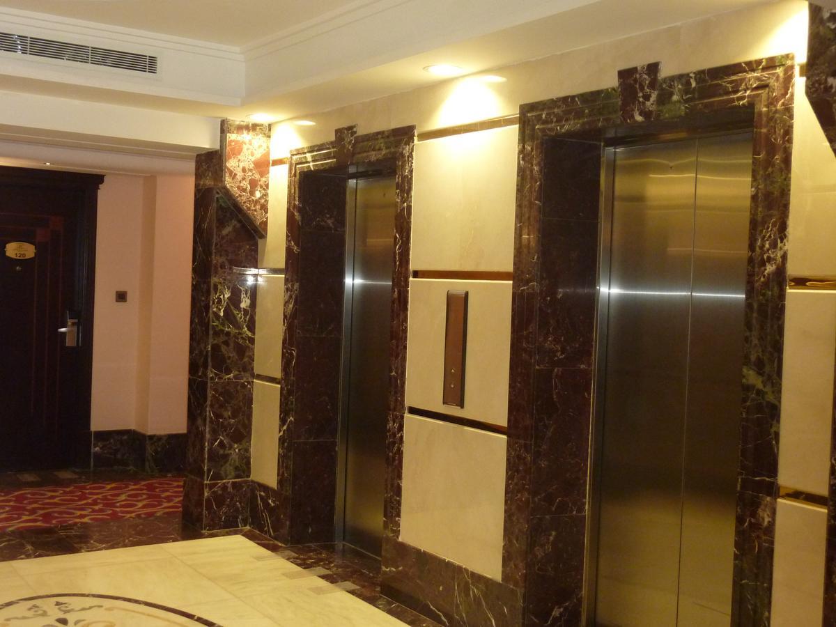 Al Waleed Tower Hotel