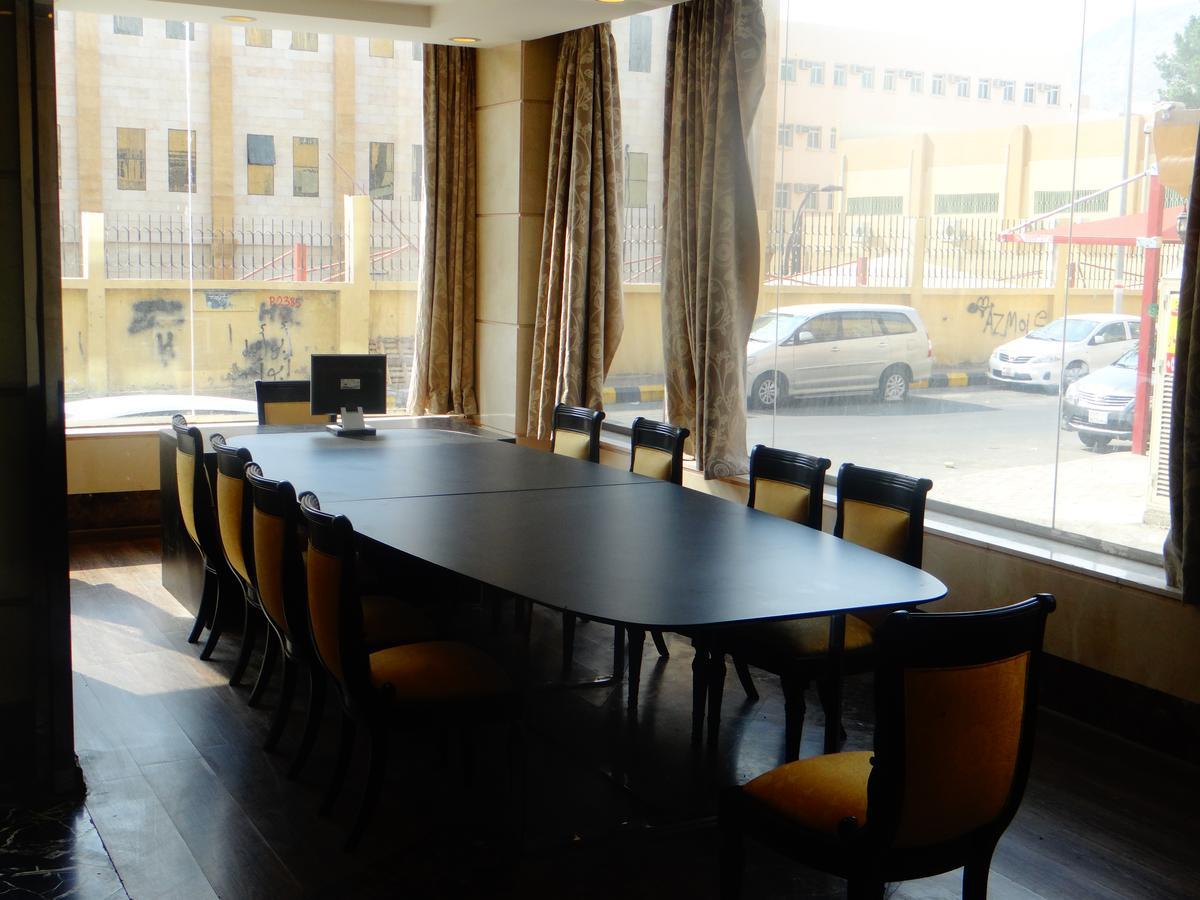 Aram Almasi Hotel