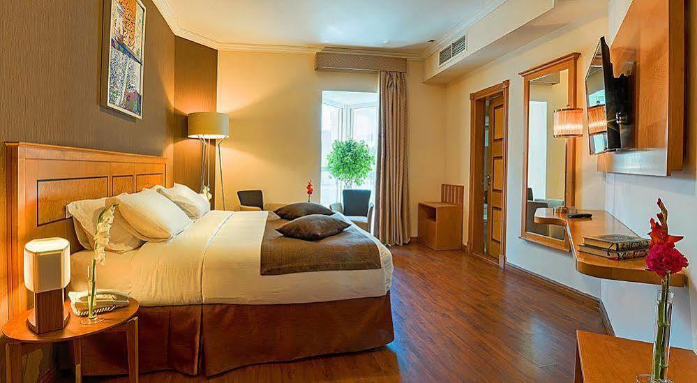 Al Thuria Grand