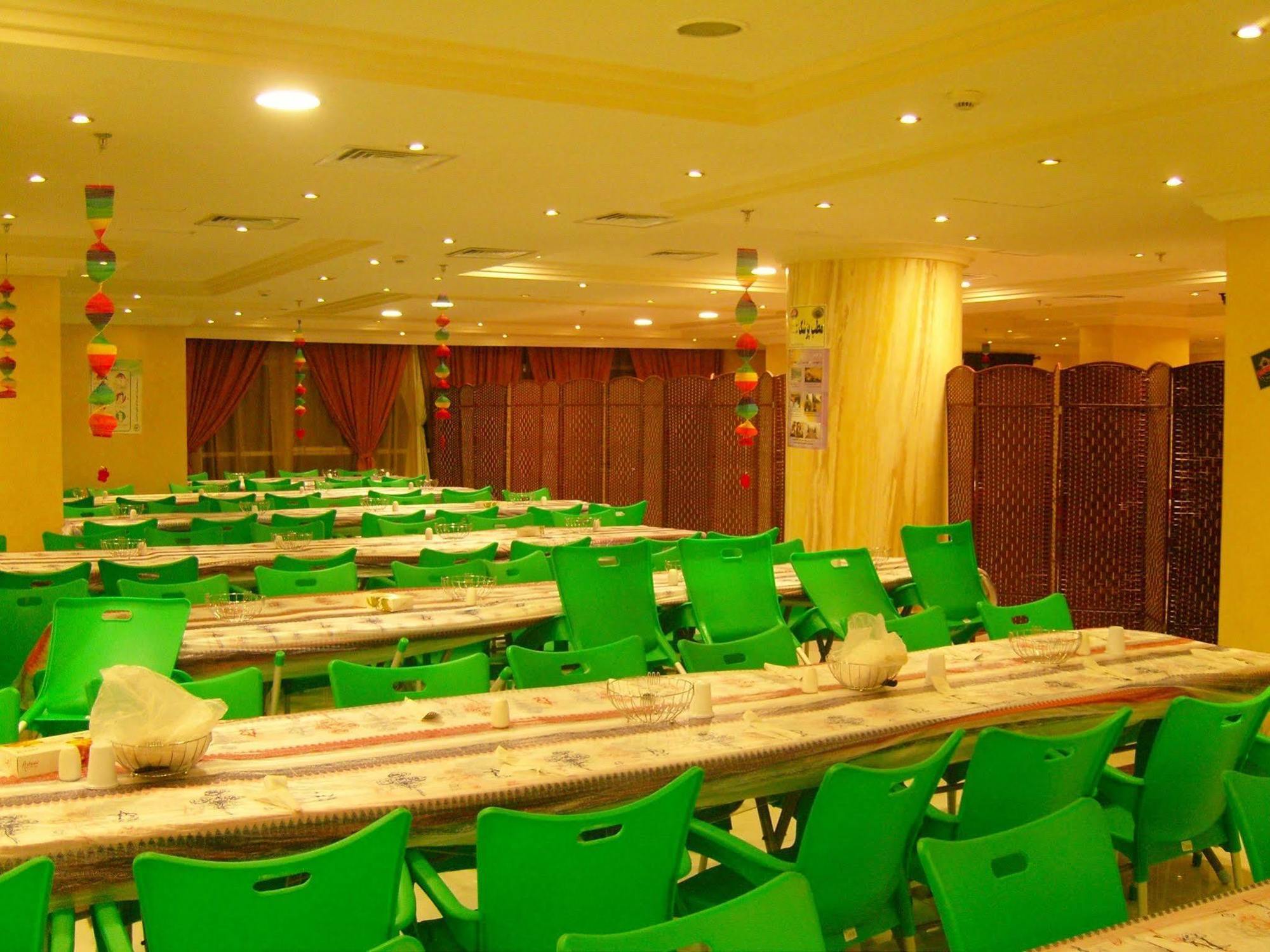 Qasr Al Azizia Hotel 3*
