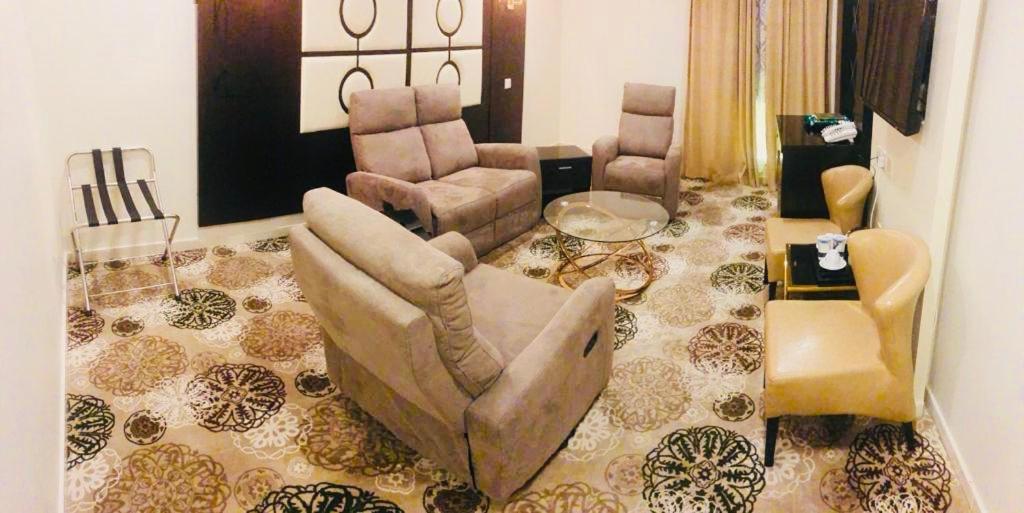 Al Bayraq Hotel
