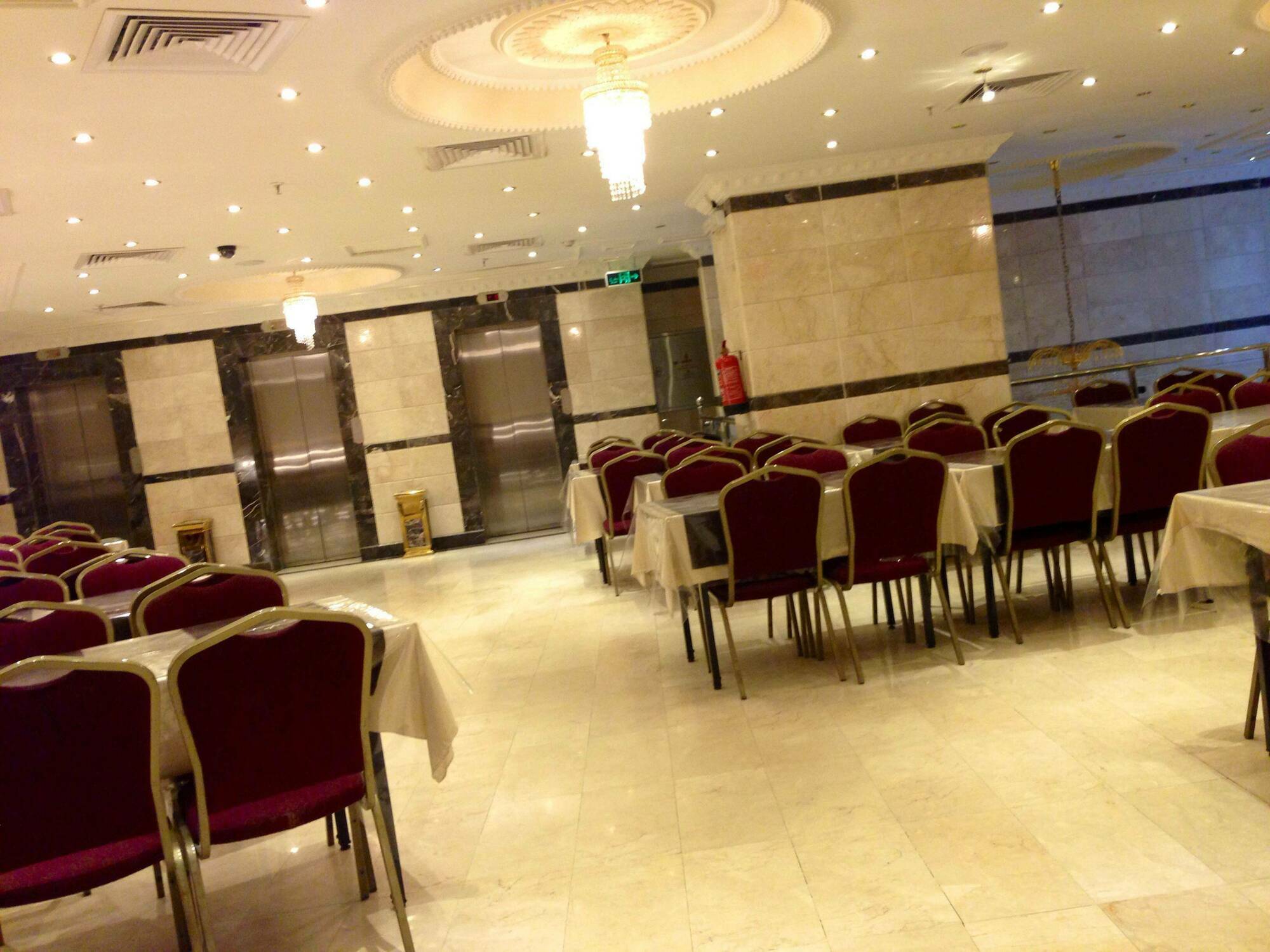 Hotel Qasr Al Azizia 3*