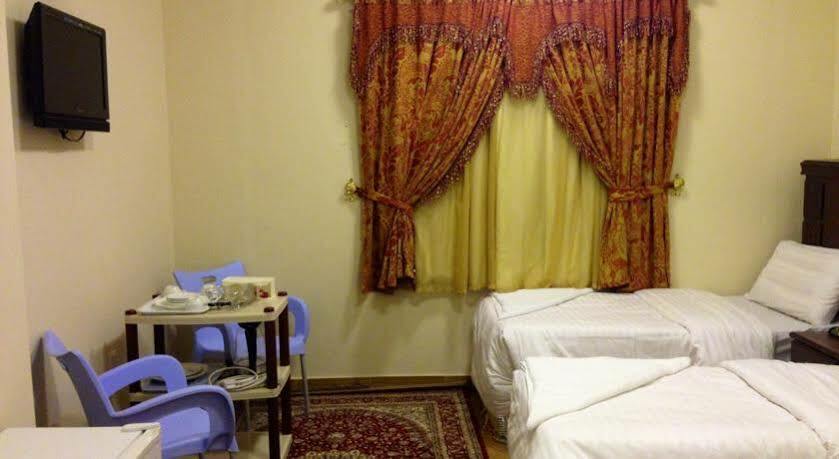 Hotel Qasr Al Azizia 3*