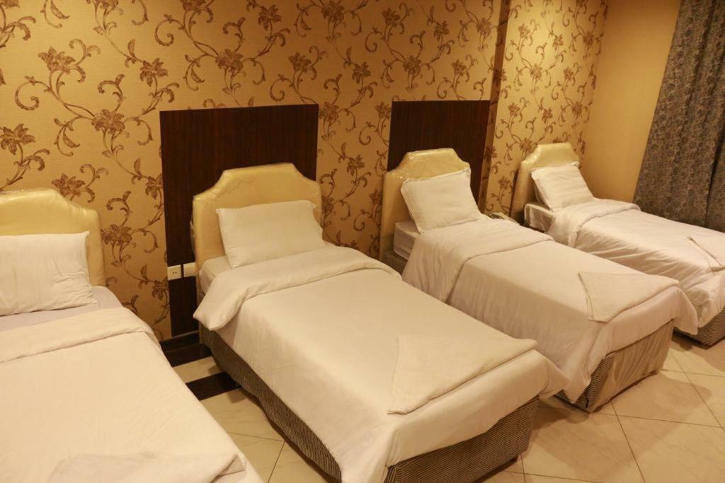 Aram Almasi Hotel *