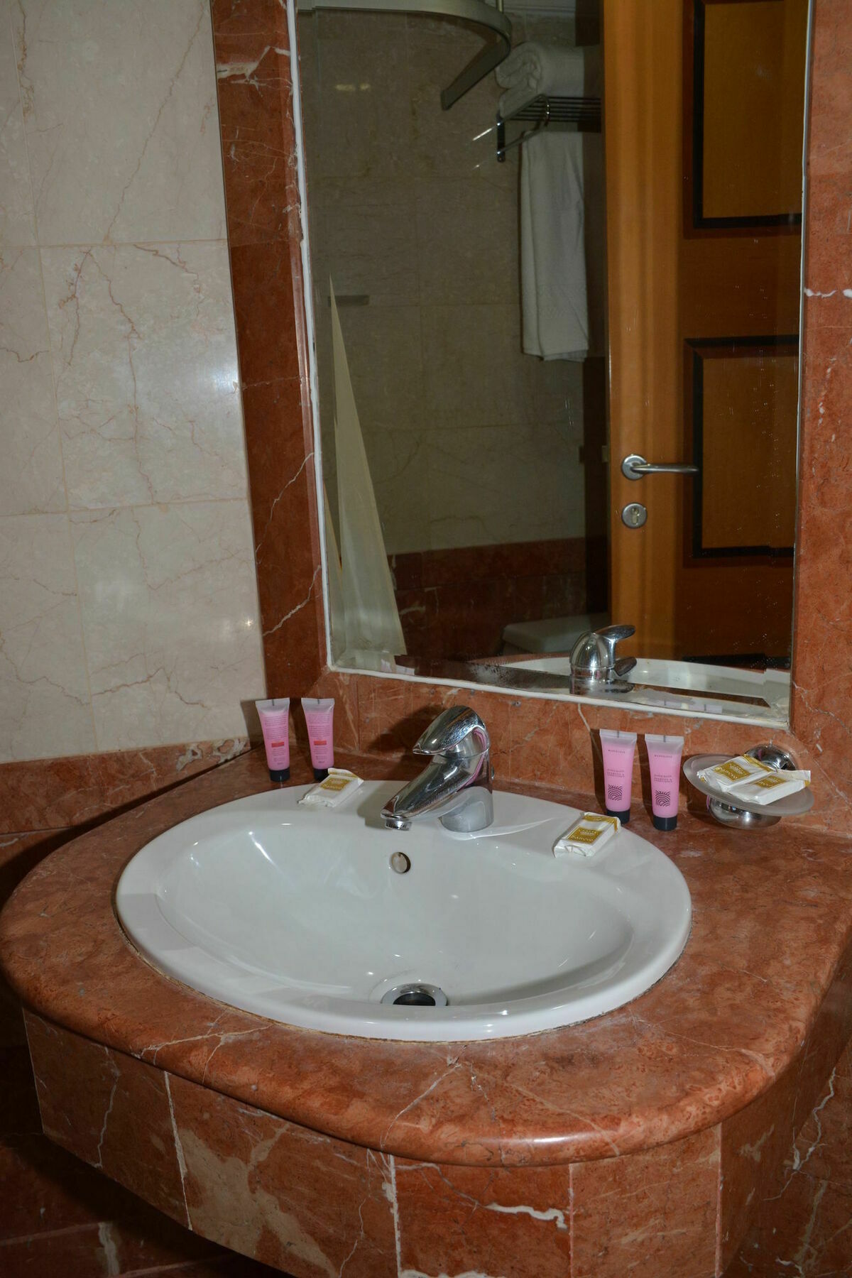 Al Thuria Grand Hotel 3*