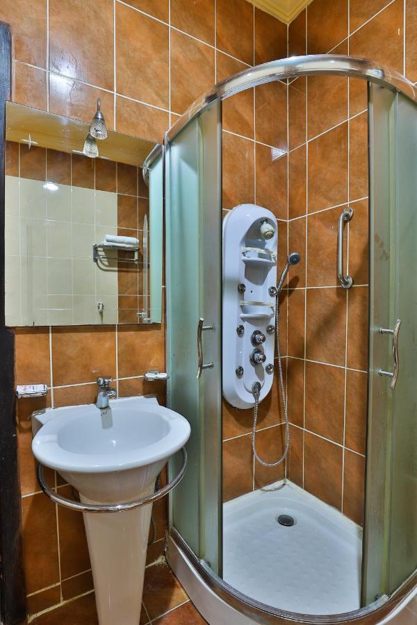 Oyo 398 Jawhart Al Quser Al Abiadh Hotel