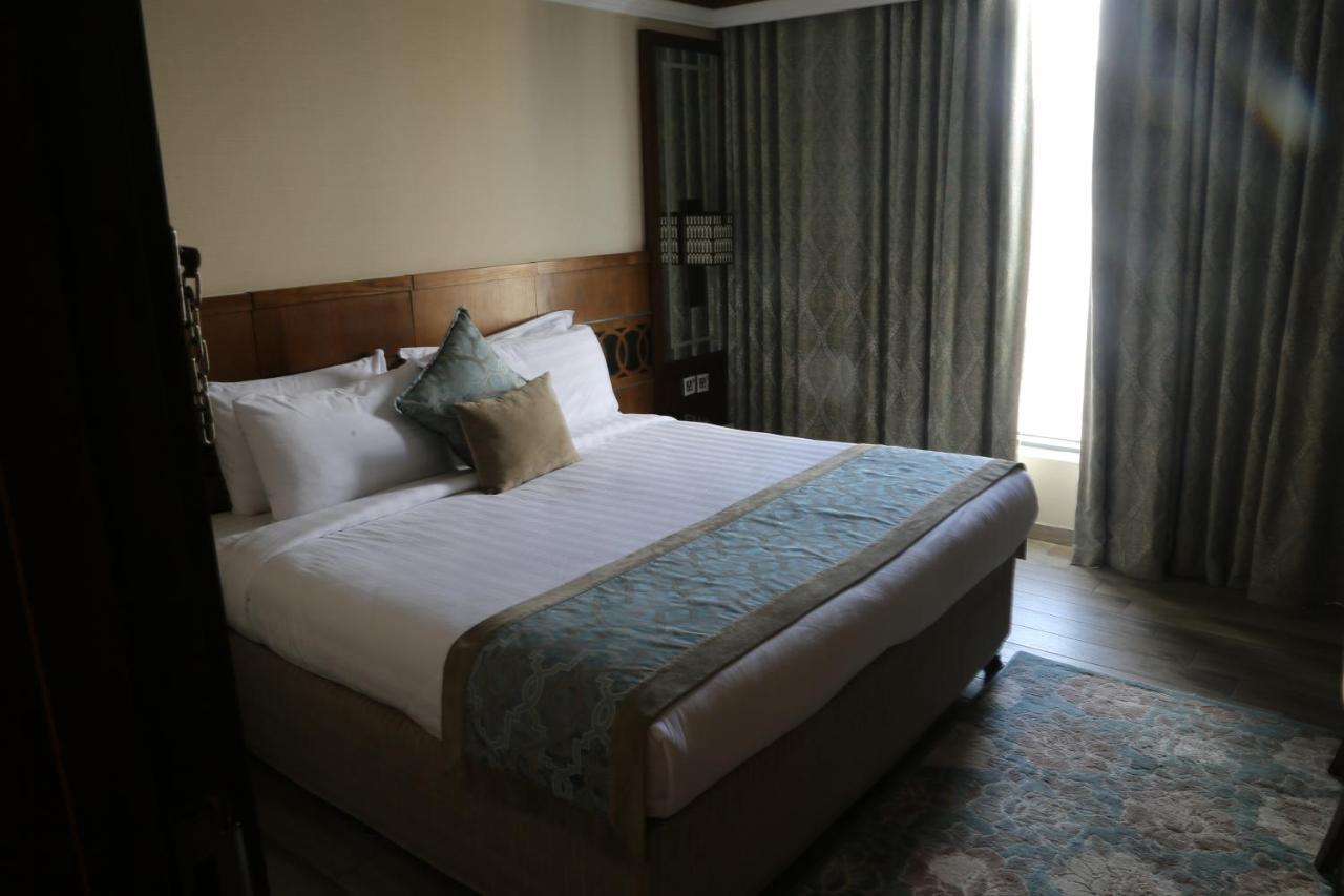 Violet Al Azizia Mecca