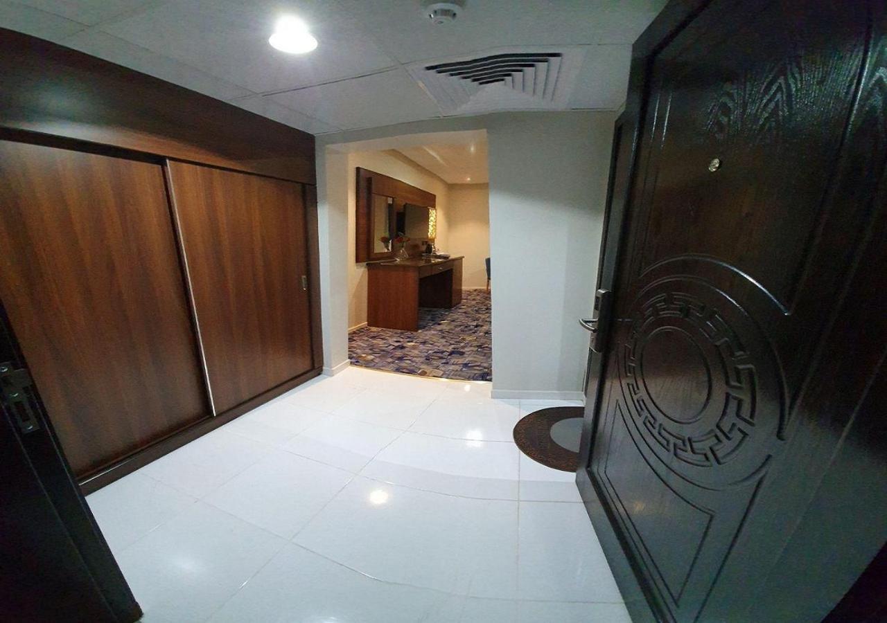 Ezwa House
